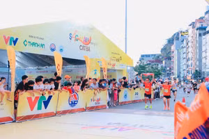Giải Marathon 'Sắc màu hoàng hôn Cát Bà' diễn ra chiều 19/10.