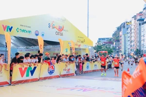 Giải Marathon 'Sắc màu hoàng hôn Cát Bà' diễn ra chiều 19/10.