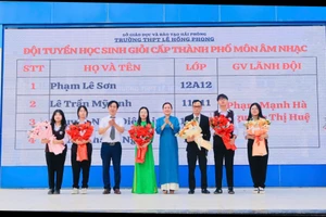 Đội tuyển thi HSG môn Âm nhạc của Trường THPT Lê Hồng Phong, quận Hồng Bàng, TP Hải Phòng.