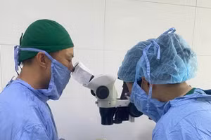 Ca phẫu thuật mắt cho bệnh nhi N.P.N thành công (Ảnh CTV).