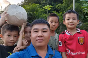 Nhà báo Nguyễn Văn Duẩn, Báo Phụ nữ Việt Nam cùng các em học sinh trong những câu chuyện đời thường.