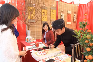 Gian hàng Thư pháp tại Trường THPT An Dương, quận An Dương, TP Hải Phòng.