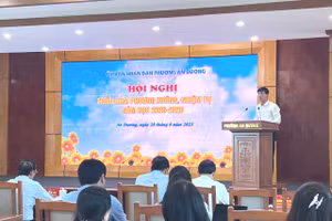 ông Bùi Tiến Phong, Phó Bí thư Đảng uỷ, Chủ tịch UBND phường An Dương phát biểu tại hội nghị.