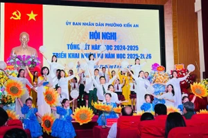 Chương trình văn nghệ tổng kết năm học tại phường Kiến An.