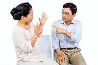 Những cuộc cãi vã giữa các cặp vợ chồng già không chỉ ảnh hưởng đến chất lượng cuộc sống của nhau mà còn có thể gây bất lợi cho sức khỏe thể chất và tinh thần. (Ảnh: ITN).