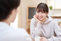 Các chàng trai thường thích những cô gái dịu dàng. (Ảnh: ITN).