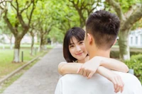 Mối quan hệ mơ hồ được hiểu là một kiểu tình cảm vượt trên tình bạn, nhưng dưới tình yêu. (Ảnh: ITN).