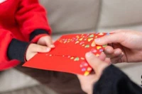 Nhiều trẻ sau Tết trở thành “cậu ấm cô chiêu”. (Ảnh: ITN).