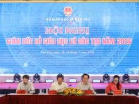 Lãnh đạo Bộ GD&ĐT chủ trì hội nghị.