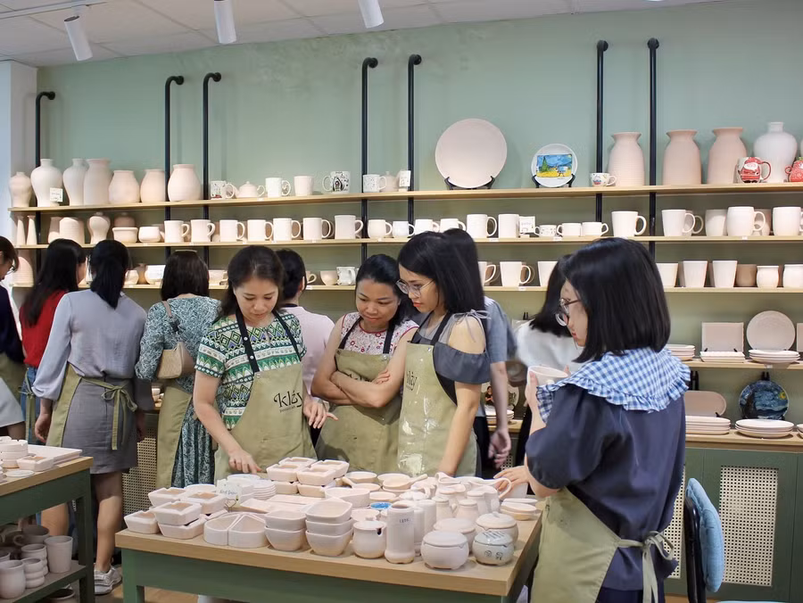 Mô hình workshop "Vẽ gốm" tại Hà Nội. Ảnh: NVCC.