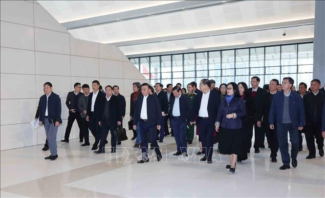 Thường trực Ban Bí thư Trần Cẩm Tú kiểm tra công tác chuẩn bị Đại hội đại biểu toàn quốc lần thứ XIV của Đảng tại Trung tâm Hội nghị quốc gia. Ảnh: Phương Hoa/TTXVN 