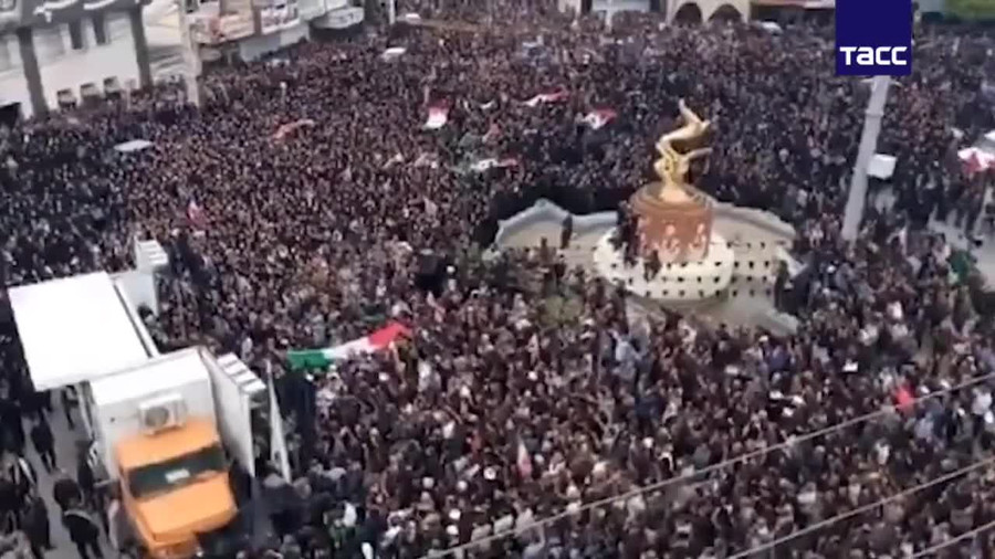 Đám tang các nữ sinh ở Iran sau cuộc không kích của Mỹ và Israel.