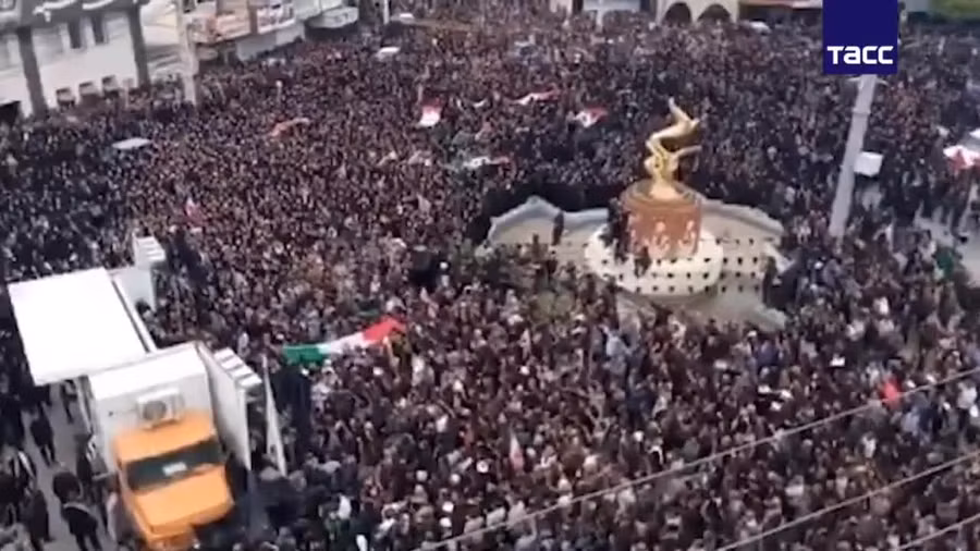 Đám tang các nữ sinh ở Iran sau cuộc không kích của Mỹ và Israel.