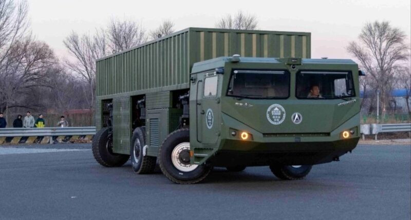 Nguyên mẫu xe hạng nặng chạy điện dạng mô-đun mới của Trung Quốc, được thiết kế để vận chuyển và phóng tên lửa đạn đạo liên lục địa (ICBM). Ảnh: Đại học Thanh Hoa.