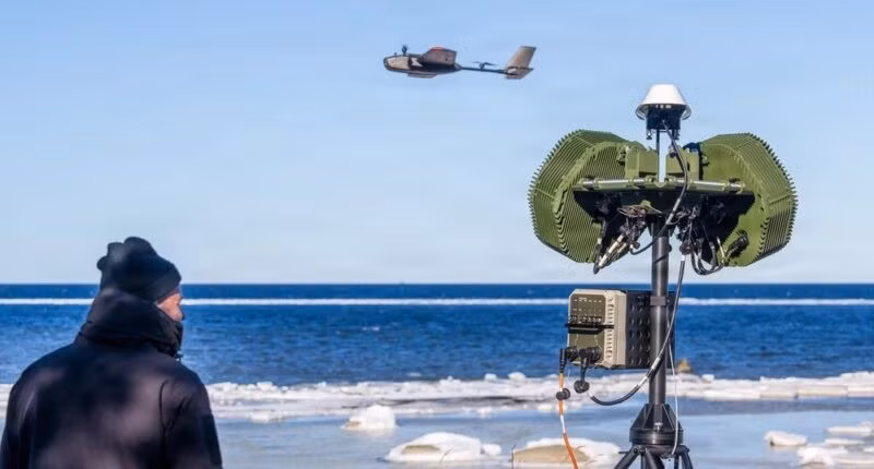 Khí tài tác chiến và cảm biến radar trong cuộc tập trận Digital Shield 2.0 tại Estonia. Ảnh: DVIDS