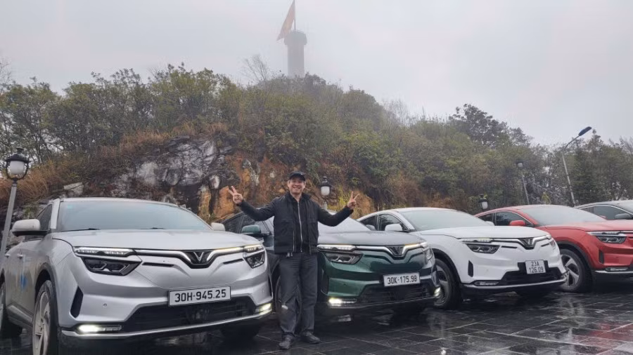 Anh Thanh cùng “chiến mã” VF 8 trong chuyến thiện nguyện Hà Giang cùng hội VF 8 Miền Bắc.