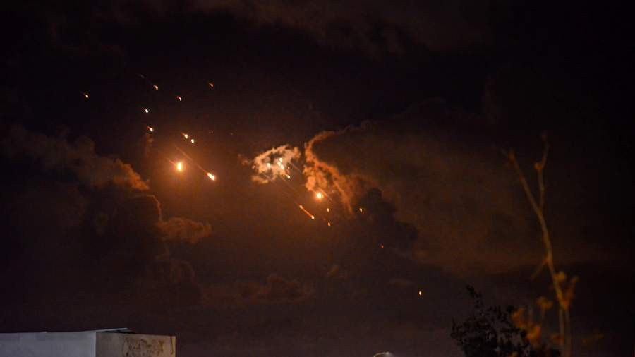 Vì sao tên lửa và drone Iran có thể trúng mục tiêu dân sự?