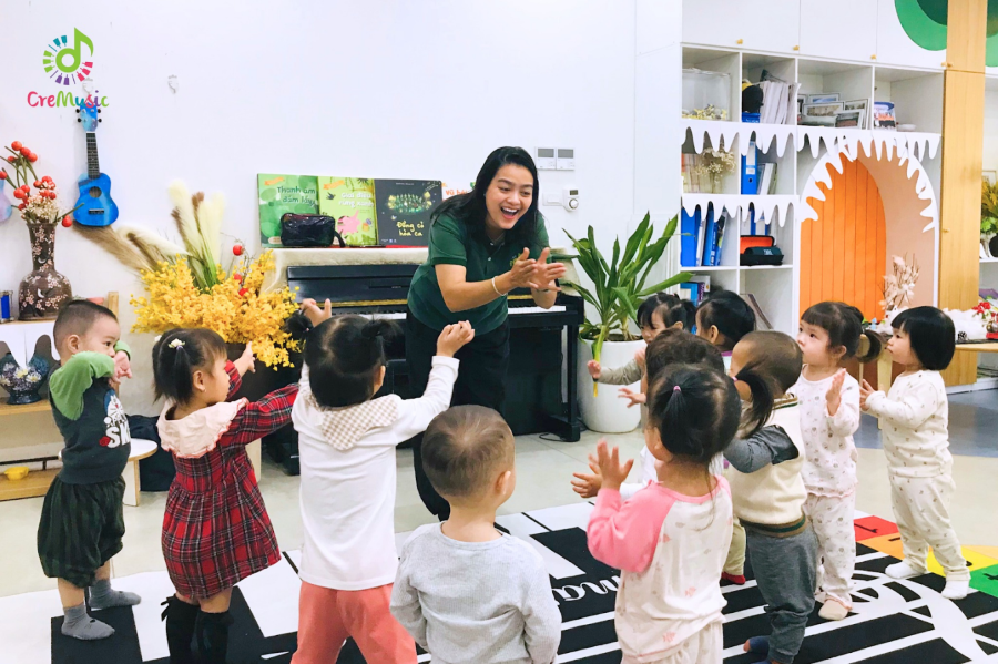 Hình ảnh giờ học Kịch truyện Âm nhạc do Cremusic triển khai.