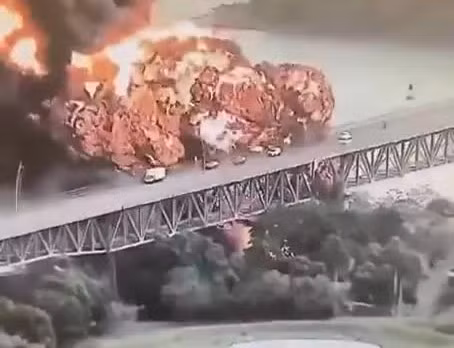 Video vụ nổ rung chuyển cầu huyết mạch Panama