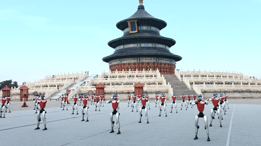 Video hàng chục robot tung cước gây choáng ngợp đền Thiên Đàn