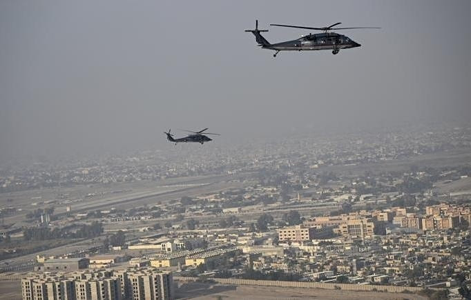 Anh và Pháp tung đòn không kích kho vũ khí ngầm