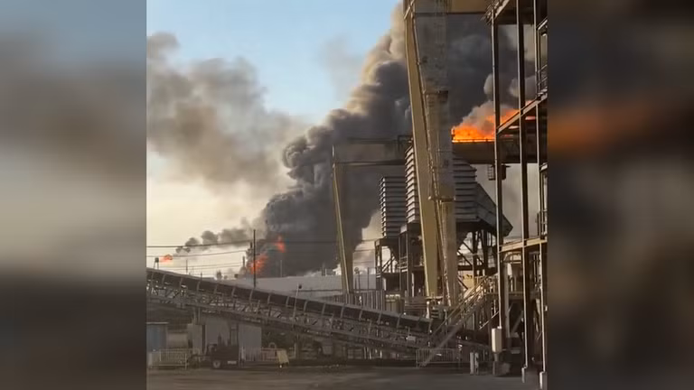 Nổ kinh hoàng tại trung tâm lọc dầu chiến lược của Mỹ