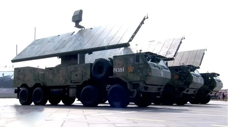 Vũ khí vi sóng chống máy bay không người lái Hurricane 3000 tham gia duyệt binh V-Day của Trung Quốc