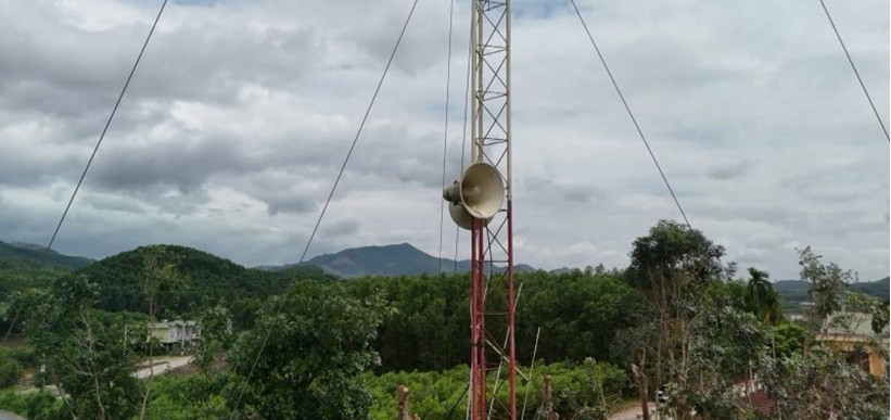 Cầu nối giảm nghèo thông tin ở vùng xa. Ảnh: QNTV