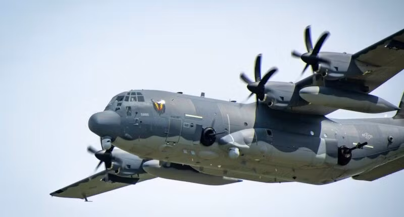 Một chiếc AC-130J Ghostrider thuộc Phi đội Đặc nhiệm số 4 thực hiện màn trình diễn trên không. Ảnh: AFSOC