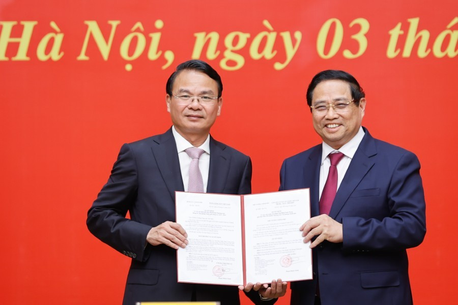 thu-tuong-trao-quyet-dinh-chi-dinh-pho-bi-thu-dang-uy-chinh-phu-4.jpg