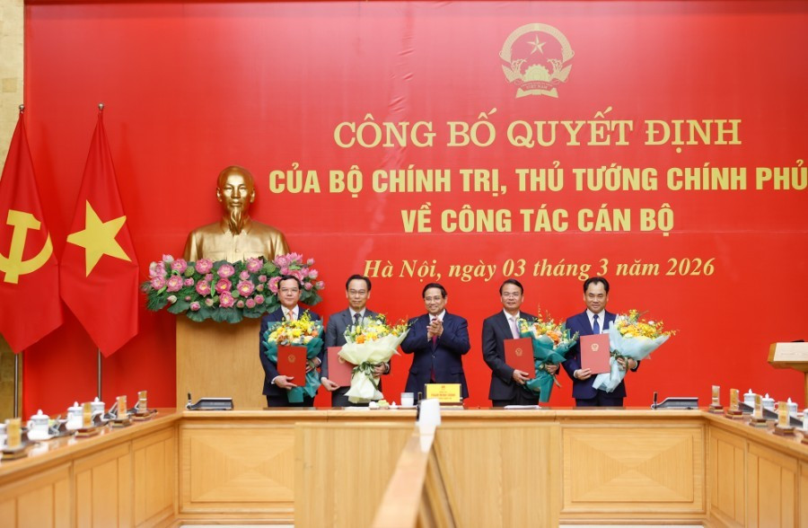 thu-tuong-trao-quyet-dinh-chi-dinh-pho-bi-thu-dang-uy-chinh-phu-8.jpg
