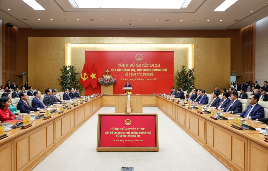 thu-tuong-trao-quyet-dinh-chi-dinh-pho-bi-thu-dang-uy-chinh-phu-1.jpg