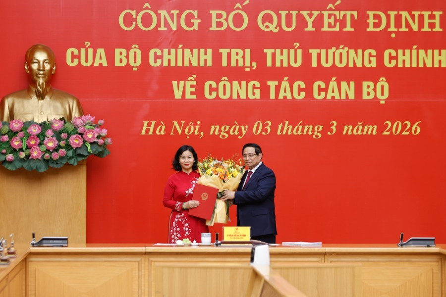 thu-tuong-trao-quyet-dinh-chi-dinh-pho-bi-thu-dang-uy-chinh-phu-3.jpg