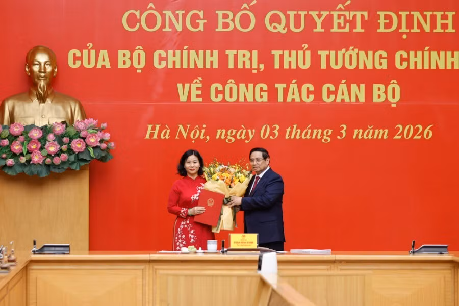 thu-tuong-trao-quyet-dinh-chi-dinh-pho-bi-thu-dang-uy-chinh-phu-3.jpg