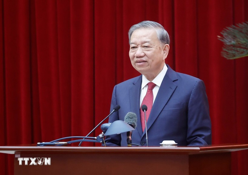 Tổng Bí thư Tô Lâm phát biểu tại cuộc gặp mặt thành viên Tiểu ban chuẩn bị Đại hội XIV của Đảng và Ban Chỉ đạo Tổng kết 40 năm đổi mới. (Ảnh: Thống Nhất/TTXVN) 