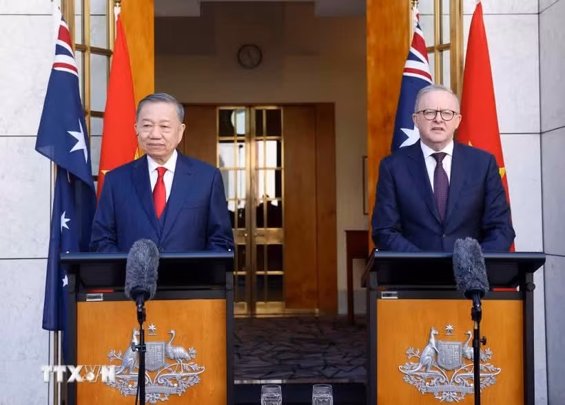 Tổng Bí thư, Chủ tịch nước Tô Lâm và Thủ tướng Australia Anthony Albanese gặp gỡ báo chí. (Ảnh: Thống Nhất/TTXVN)