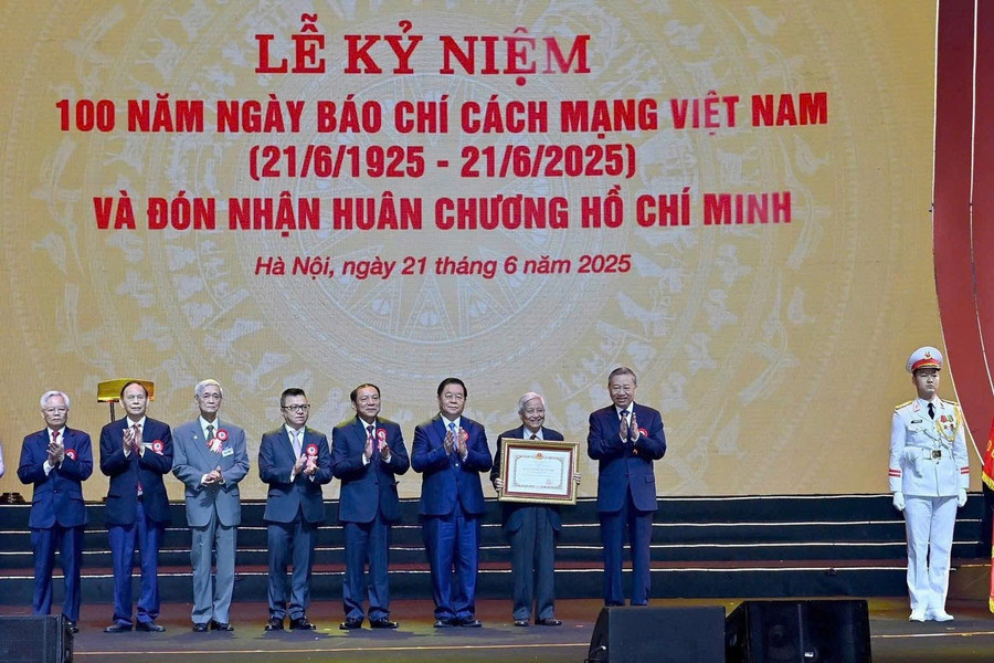pgs-ts-nguyen-hong-vinh-va-cuon-sach-moi-tri-an-voi-dang-voi-doi-6.jpg