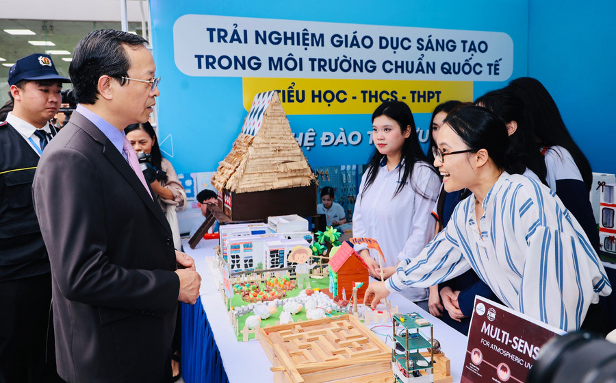 Promoting scientific research in high schools: a synchronized ecosystem is necessary.