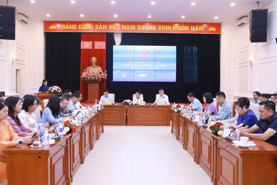 Quang cảnh họp báo.