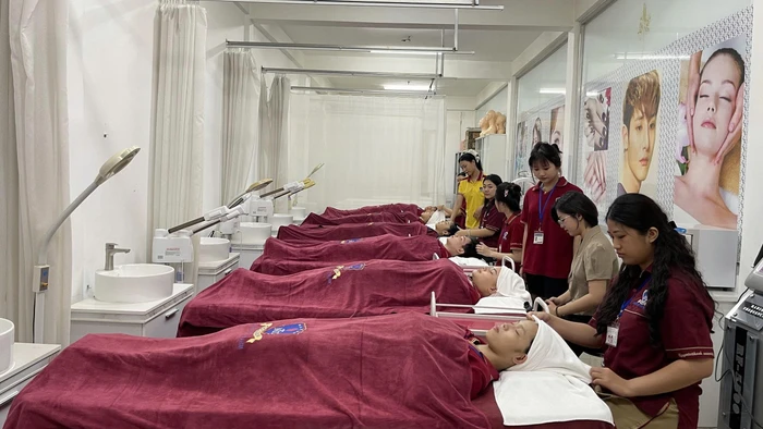 Một buổi thực hành tại Trường Trung cấp Nguyễn Tất Thành. Ảnh: Lâm Ngọc