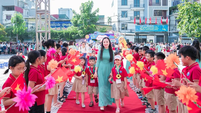 Trường Tiểu học Vĩnh Hưng (Hà Nội) đón học sinh lớp 1.