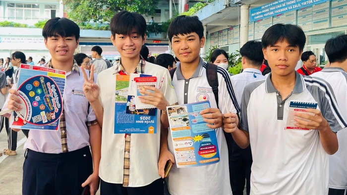 Học sinh lớp 9 Trường THCS Huỳnh Tấn Phát (Tân Thuận, TPHCM). Ảnh: Hồ Phúc