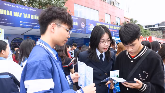 Học sinh THPT tham gia Ngày hội Tư vấn tuyển sinh - hướng nghiệp 2026, diễn ra tại Hải Phòng. Ảnh minh họa: INT