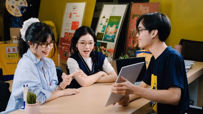 Học sinh THPT tham gia trải nghiệm nghề nghiệp, thử việc trước khi học để tránh chọn sai ngành. Ảnh: ITN
