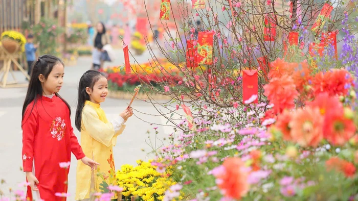 Những hoạt động phù hợp không chỉ giúp trẻ vui chơi, thư giãn mà còn góp phần giữ nhịp sinh hoạt ổn định, nuôi dưỡng cảm xúc tích cực và gắn kết tình cảm gia đình. Ảnh minh họa: ITN.