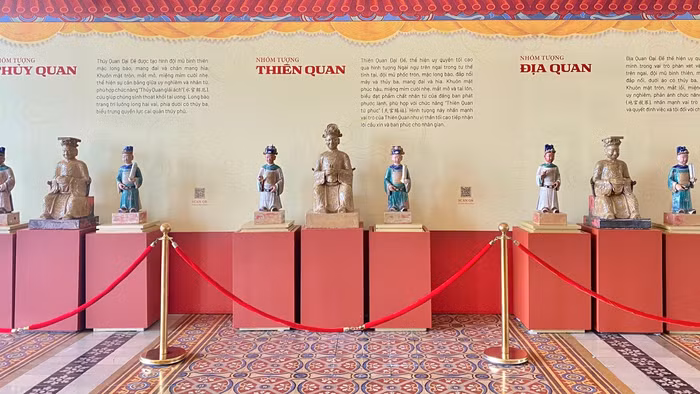 Toàn cảnh không gian vinh danh Bộ tượng Tam Quan Đại Đế tại Bảo tàng TPHCM. Ảnh: Khánh Vy.