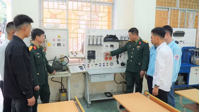 Lớp dạy nghề điện tại Trường Cao đẳng nghề số 4 (Bộ Quốc phòng). Ảnh: Ngọc Sơn