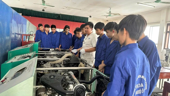 Giờ học tại Trung tâm Giáo dục thường xuyên - Ngoại ngữ, Tin học Hải Dương (TP Hải Phòng). Ảnh: NTCC