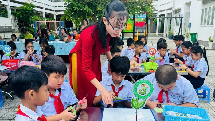 Tiết học mở của cô trò Trường Tiểu học Thuận Kiều (TPHCM). Ảnh: Minh Anh