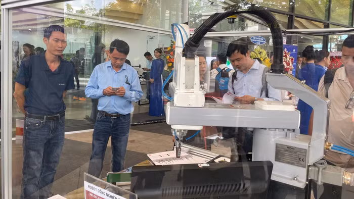 Sản phẩm công nghệ được chào bán tại Sàn giao dịch công nghệ TPHCM. Ảnh: Hà An